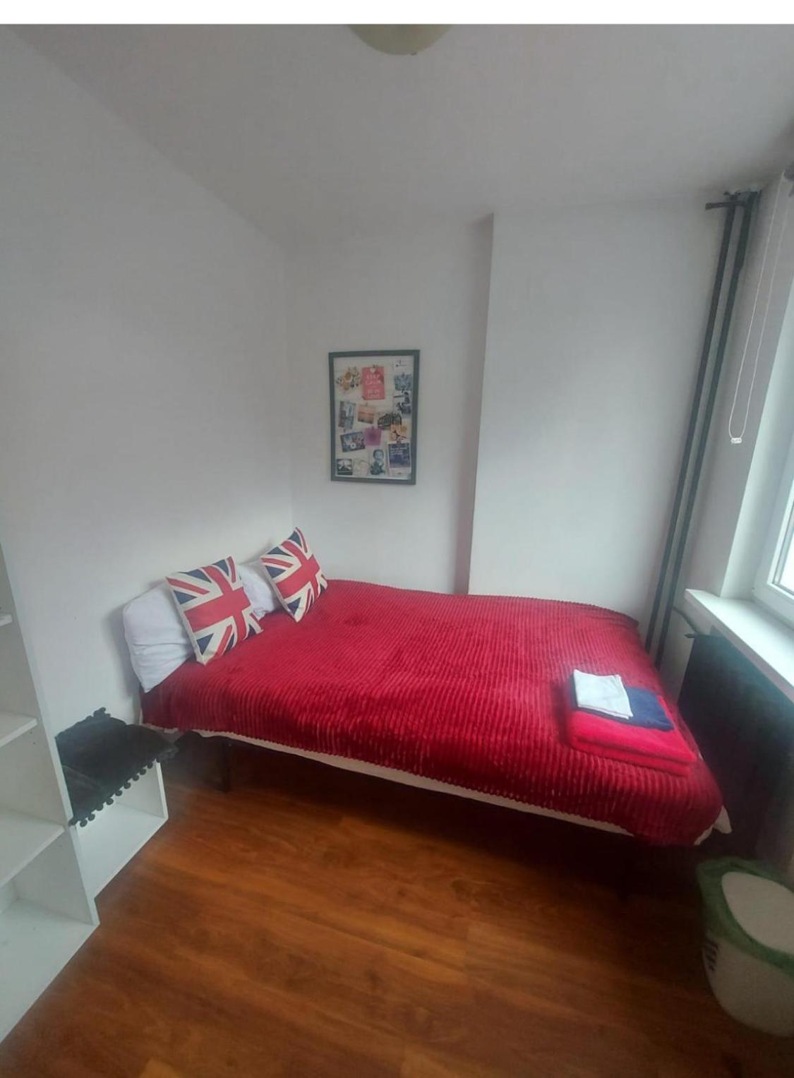 Travel House Wroclaw Hotel Екстериор снимка