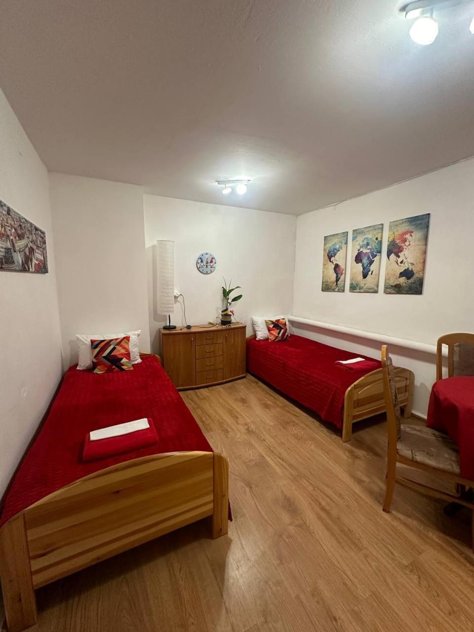 Travel House Wroclaw Hotel Екстериор снимка