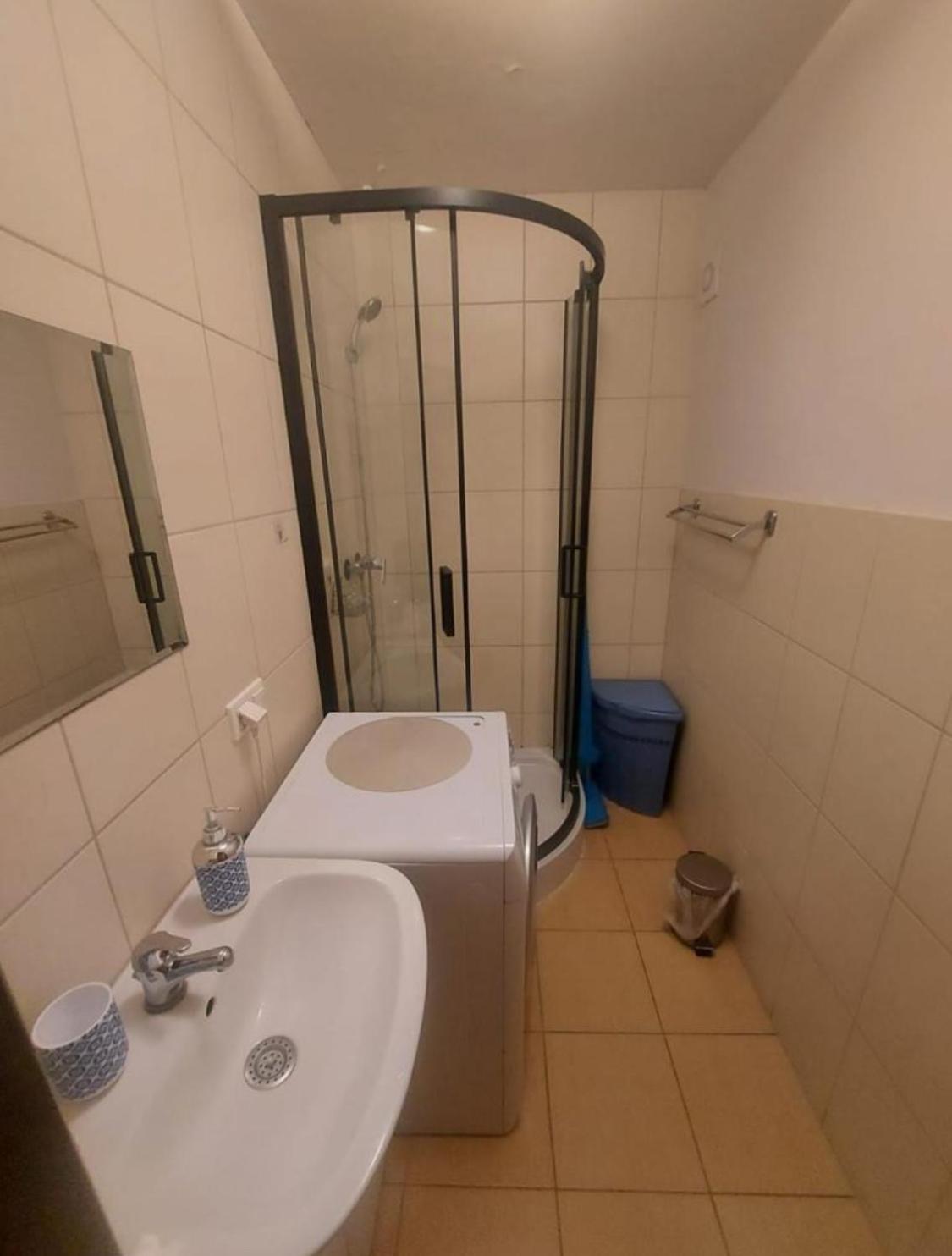Travel House Wroclaw Hotel Екстериор снимка