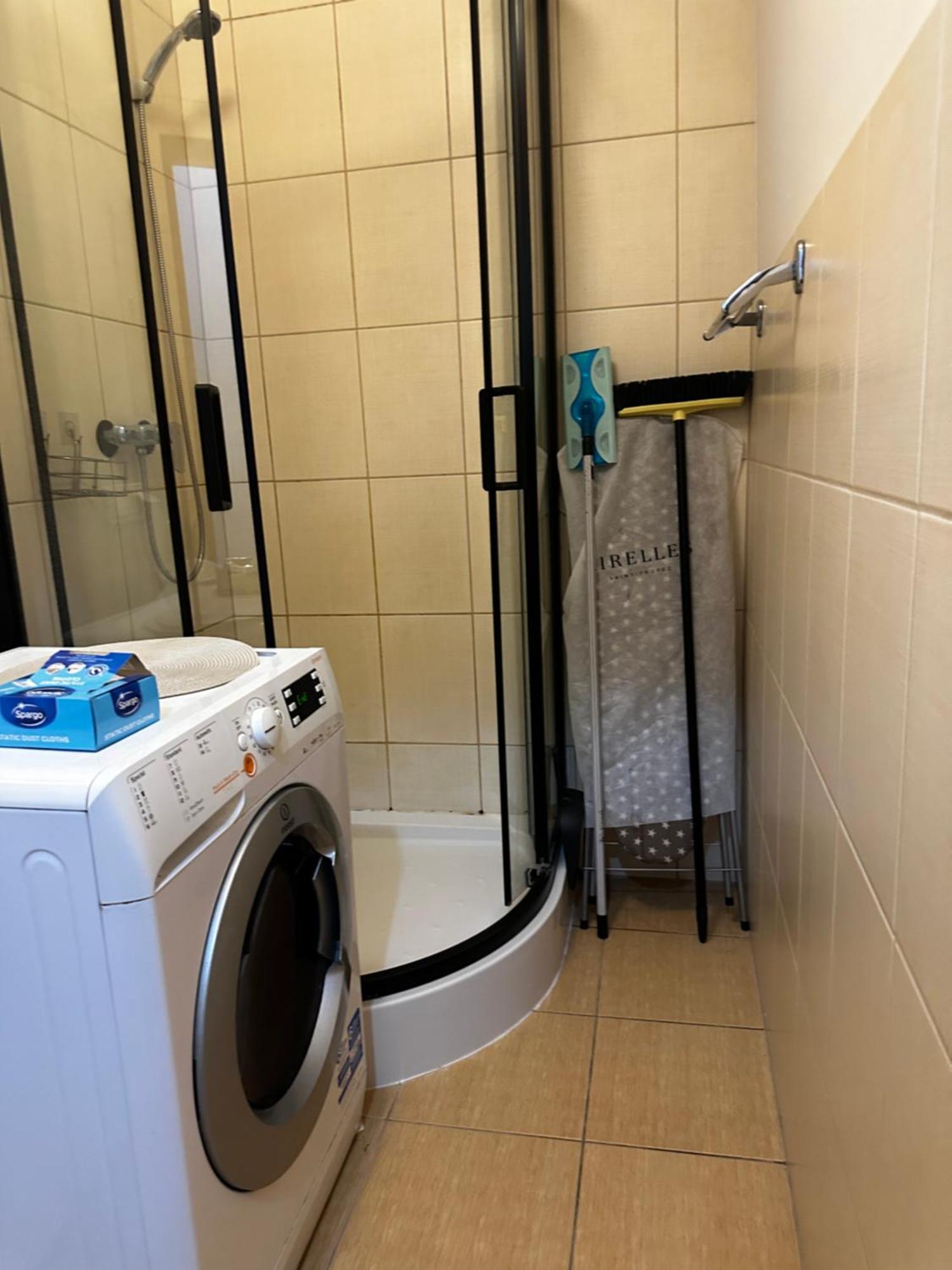 Travel House Wroclaw Hotel Екстериор снимка
