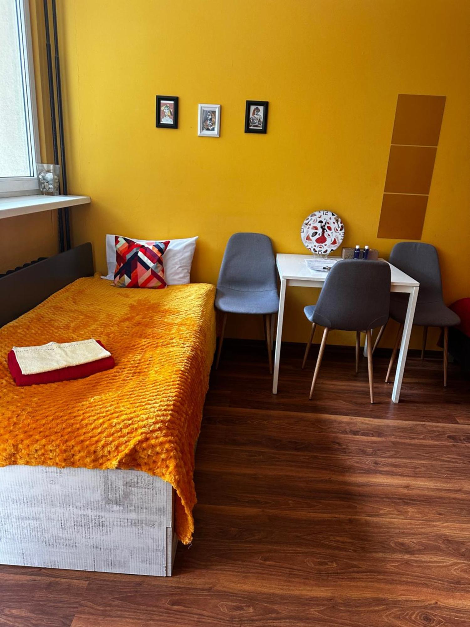 Travel House Wroclaw Hotel Екстериор снимка