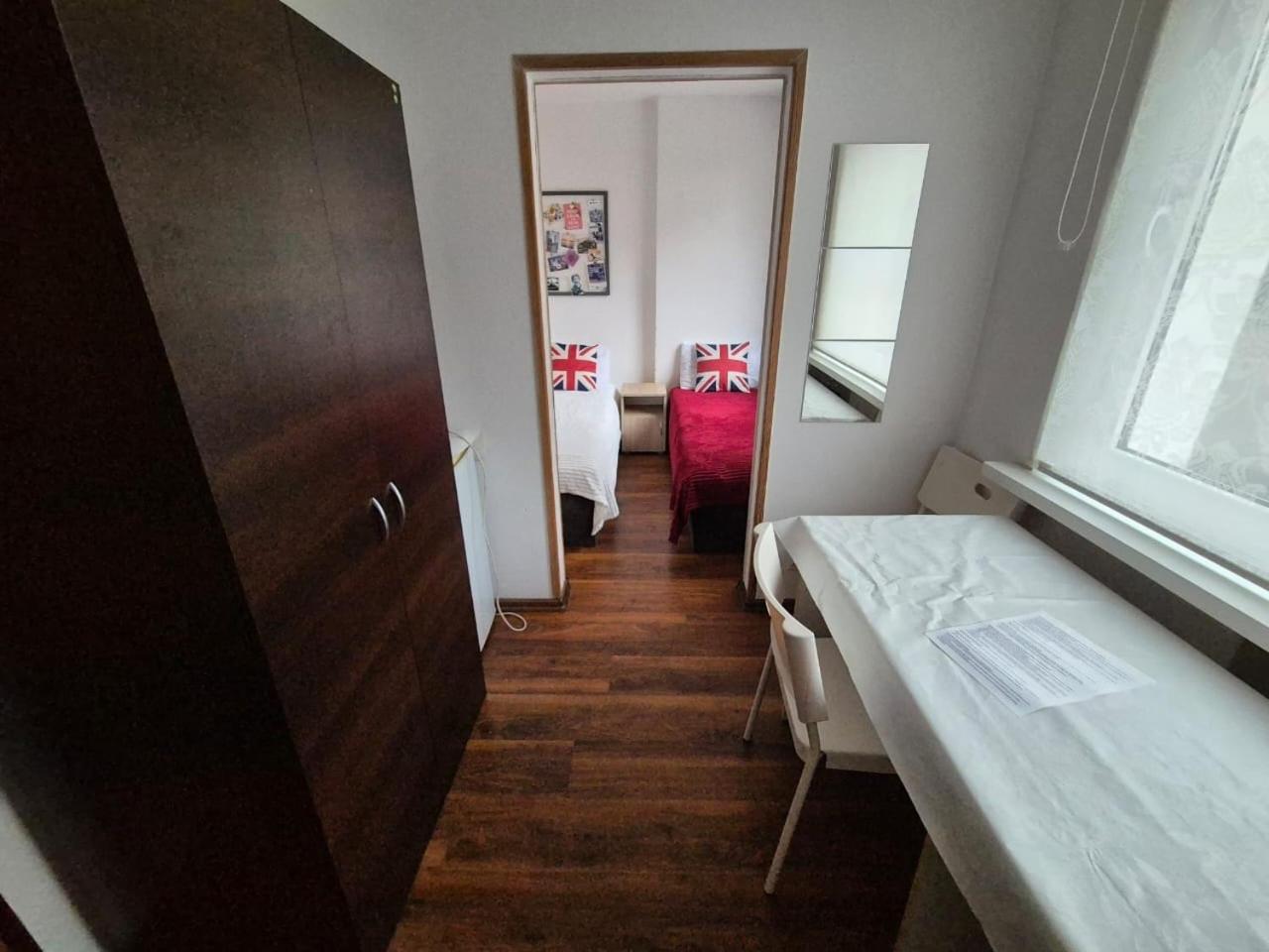 Travel House Wroclaw Hotel Екстериор снимка
